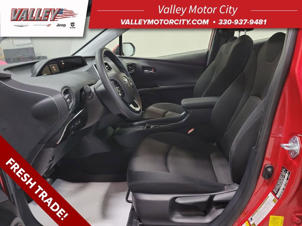 Used 2022 Toyota Prius LE image 25