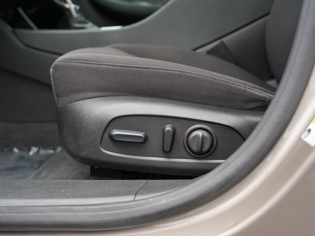 Used 2023 Chevrolet Malibu LT FWD image 15
