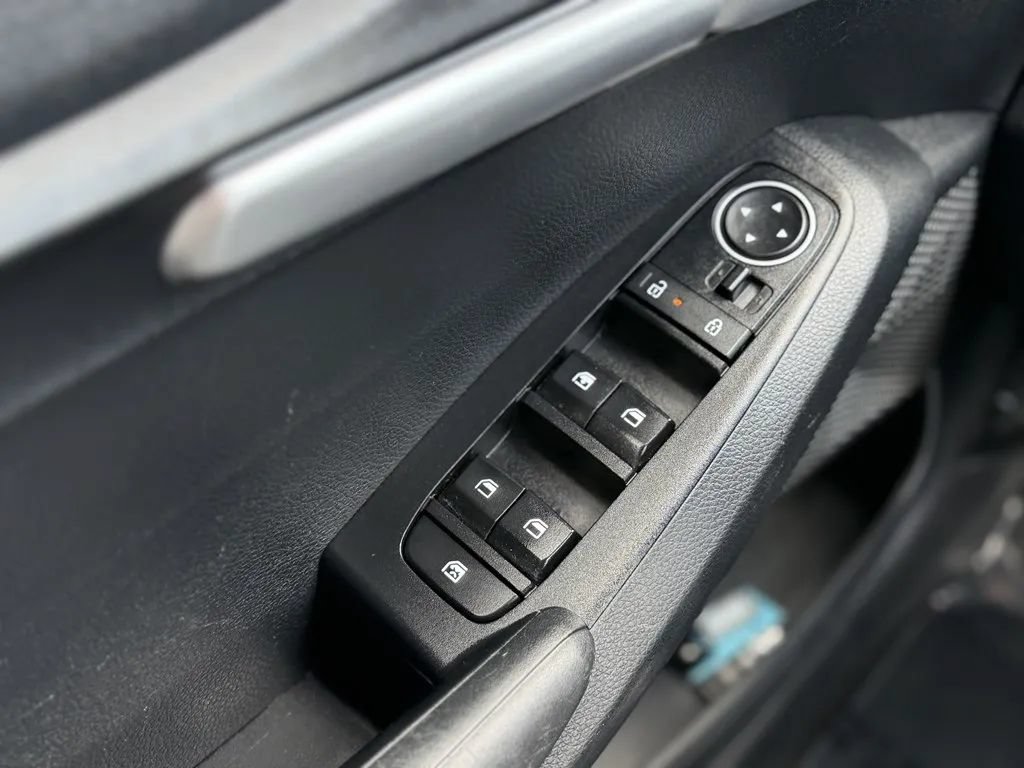 Used 2024 Kia Seltos LX AWD/4WD image 9