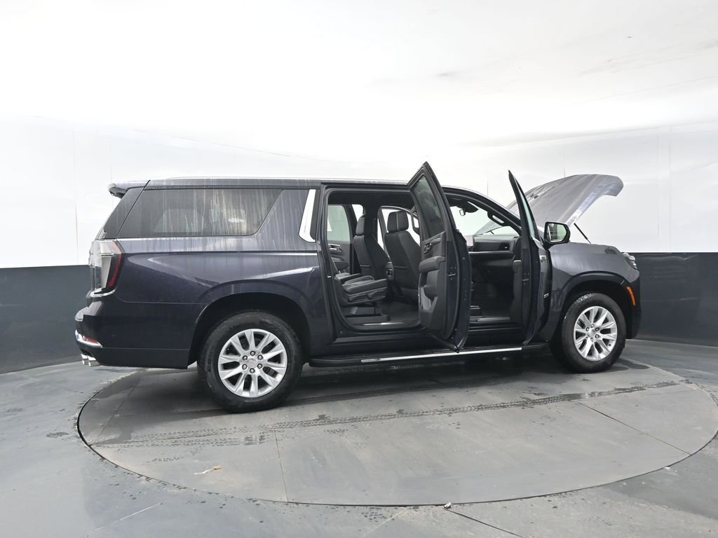 Used 2025 Chevrolet Suburban Premier image 30
