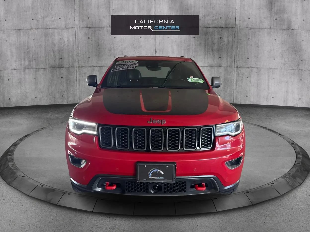 Used 2018 Jeep Grand Cherokee Trailhawk w/ Trailhawk Luxury Group AWD/4WD image 2
