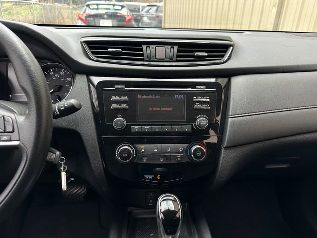 Used 2017 Nissan Rogue S w/ Appearance Package image 18
