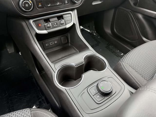 Used 2024 GMC Terrain SLE image 28