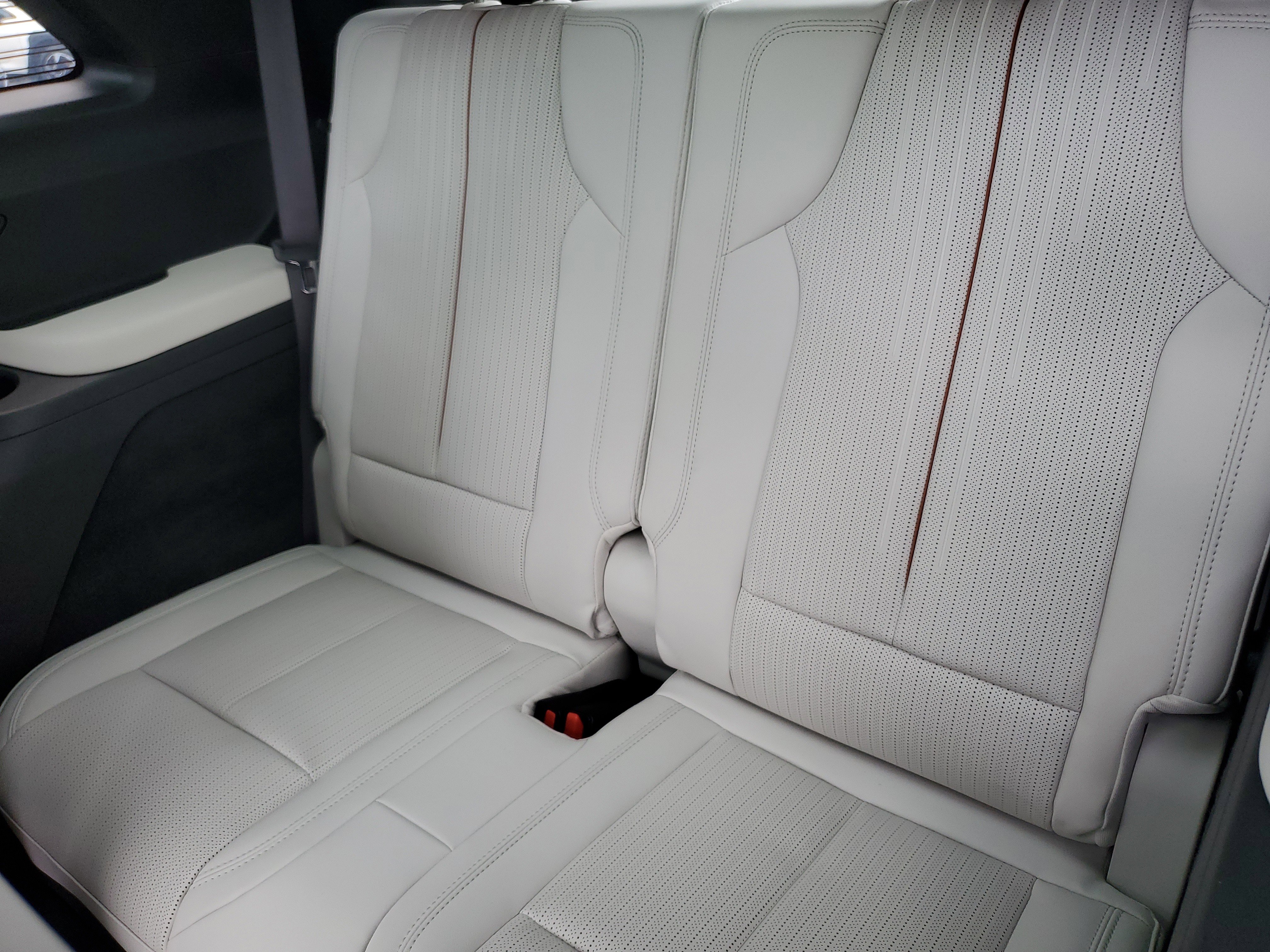 New 2026 Cadillac Vistiq Sport w/ LPO, Floor Liner Package image 9