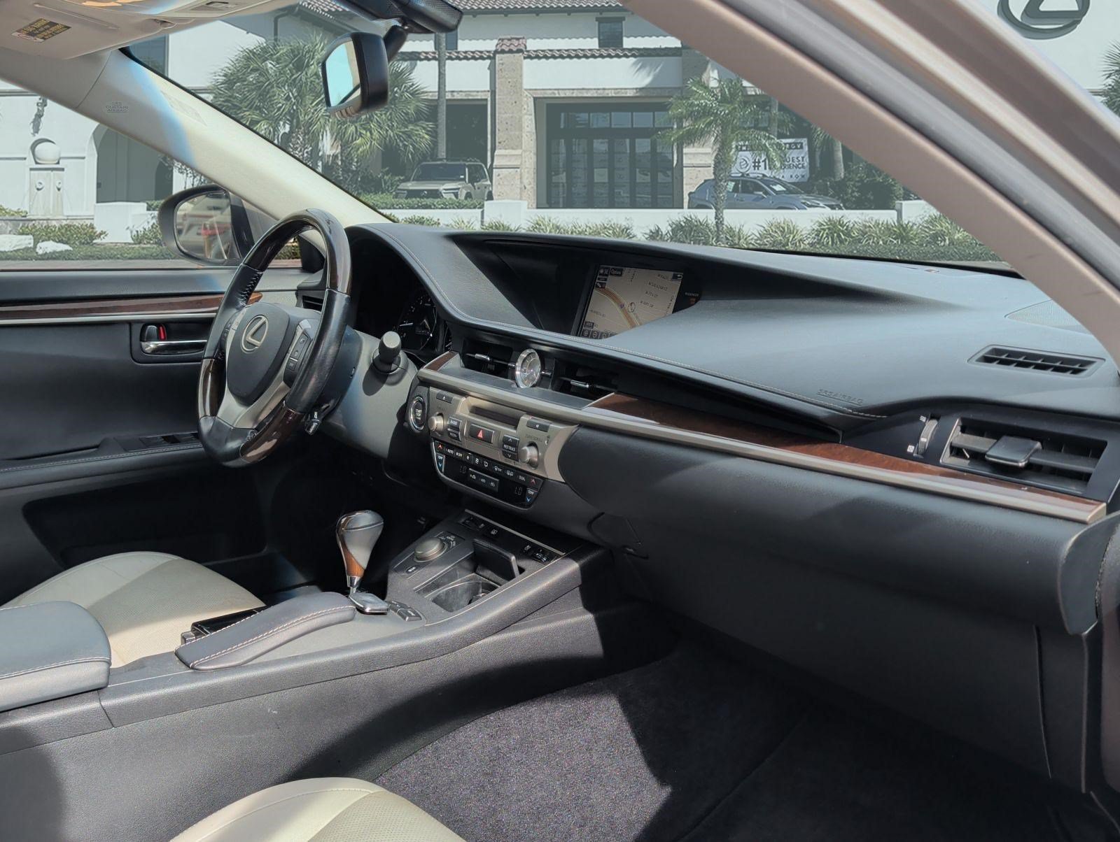 Used 2015 Lexus ES 350 w/ Luxury Package FWD image 29
