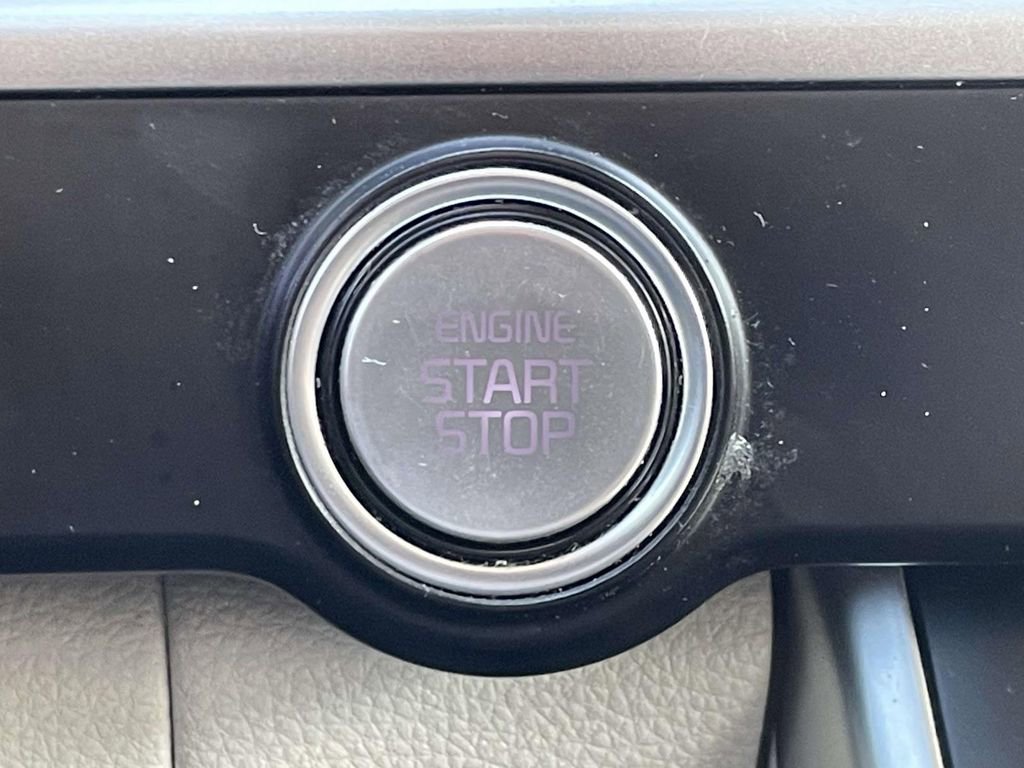 Used 2022 Kia Carnival LX image 24