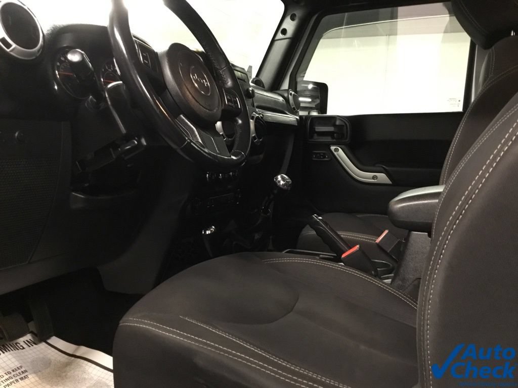 Used 2014 Jeep Wrangler Sahara w/ Dual Top Group AWD/4WD image 27