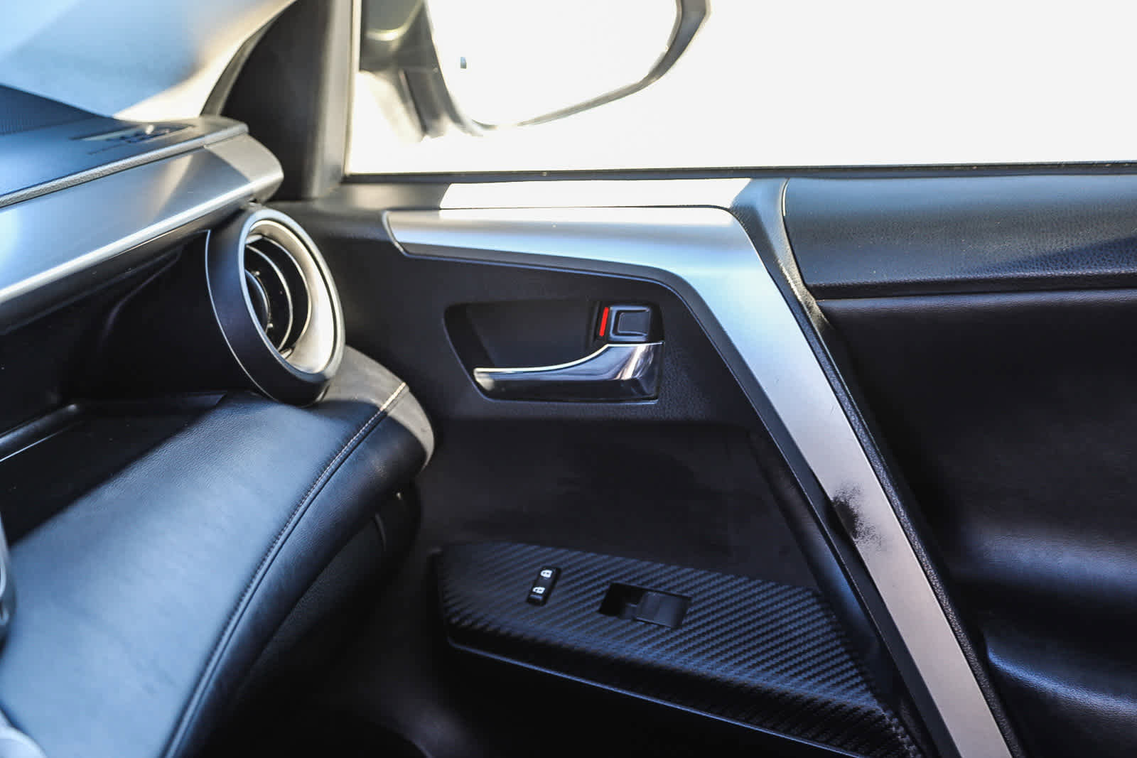 Used 2013 Toyota RAV4 Limited image 21