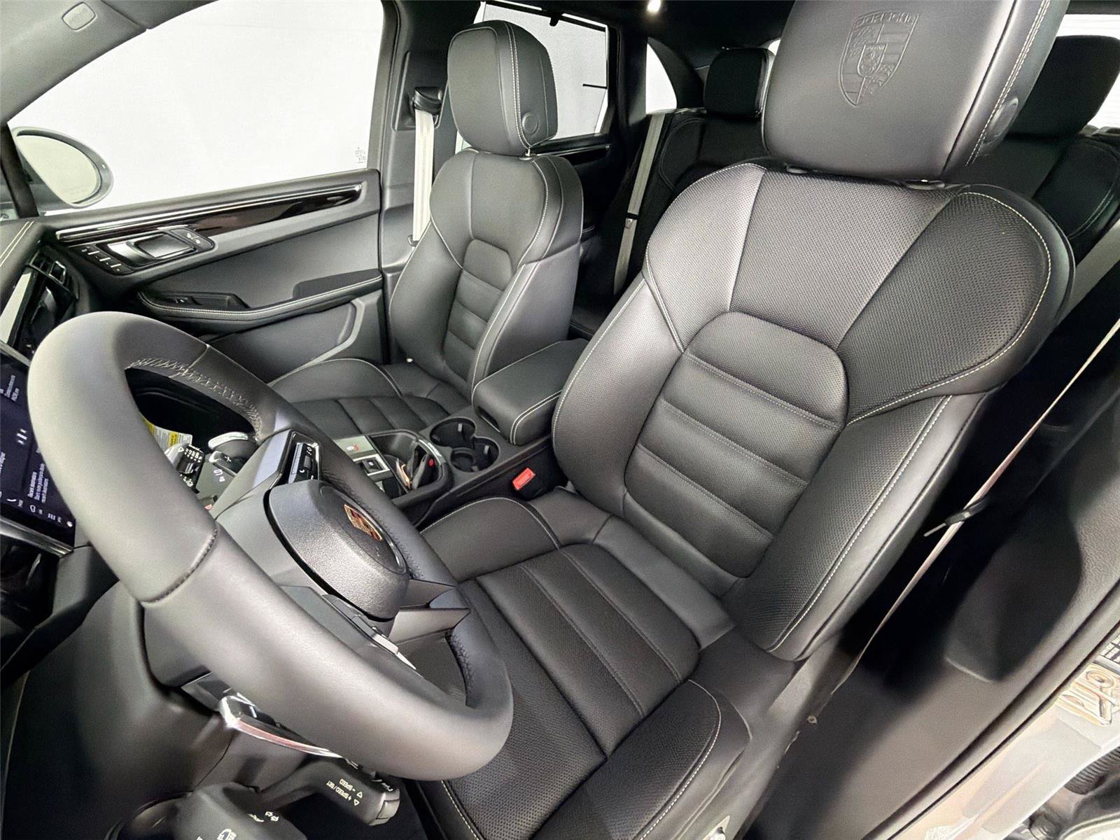Certified 2025 Porsche Macan S AWD/4WD image 5
