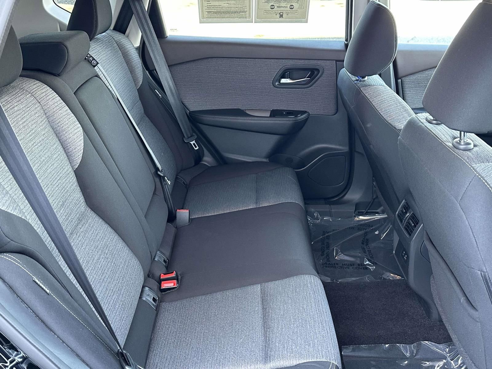 Used 2023 Nissan Rogue SV image 16