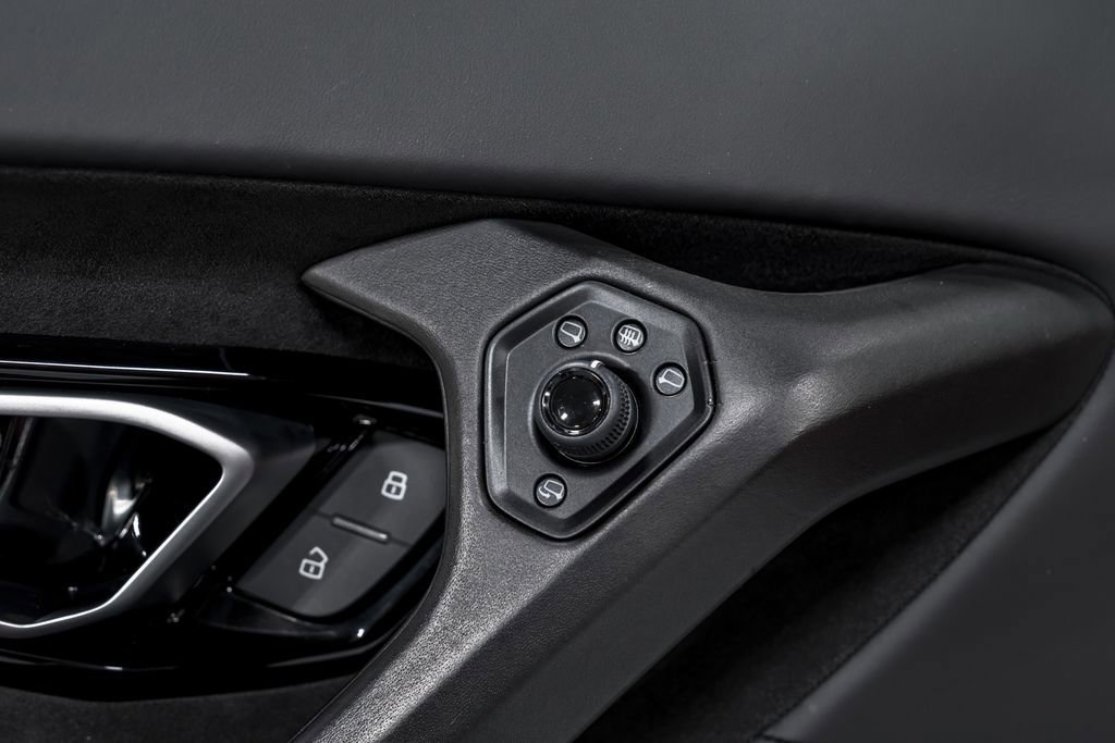 Used 2022 Lamborghini Huracan EVO RWD image 10