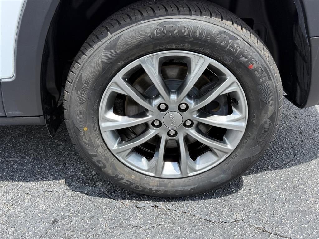 Used 2021 Jeep Cherokee Latitude Lux w/ Comfort/Convenience Group FWD image 14