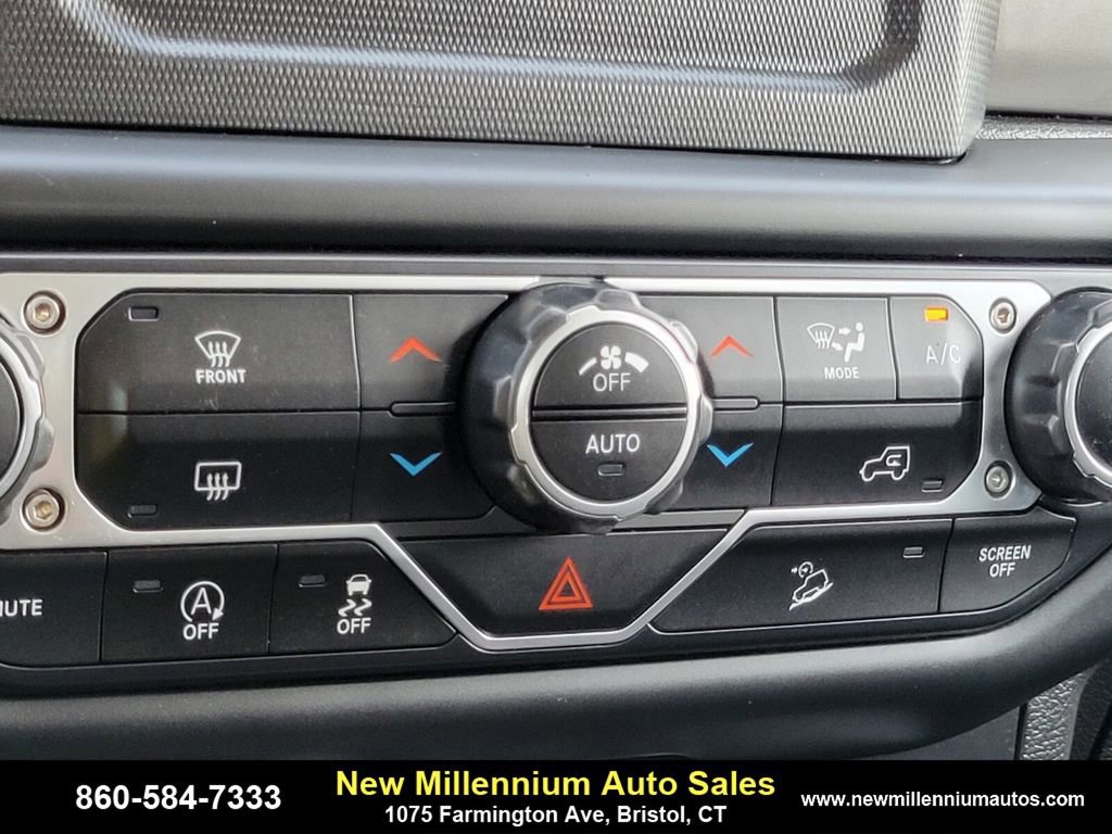 Used 2019 Jeep Wrangler Unlimited Sahara image 20