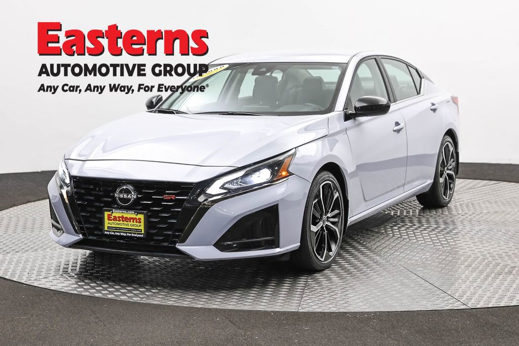 Used 2023 Nissan Altima 2.5 SR FWD image 1