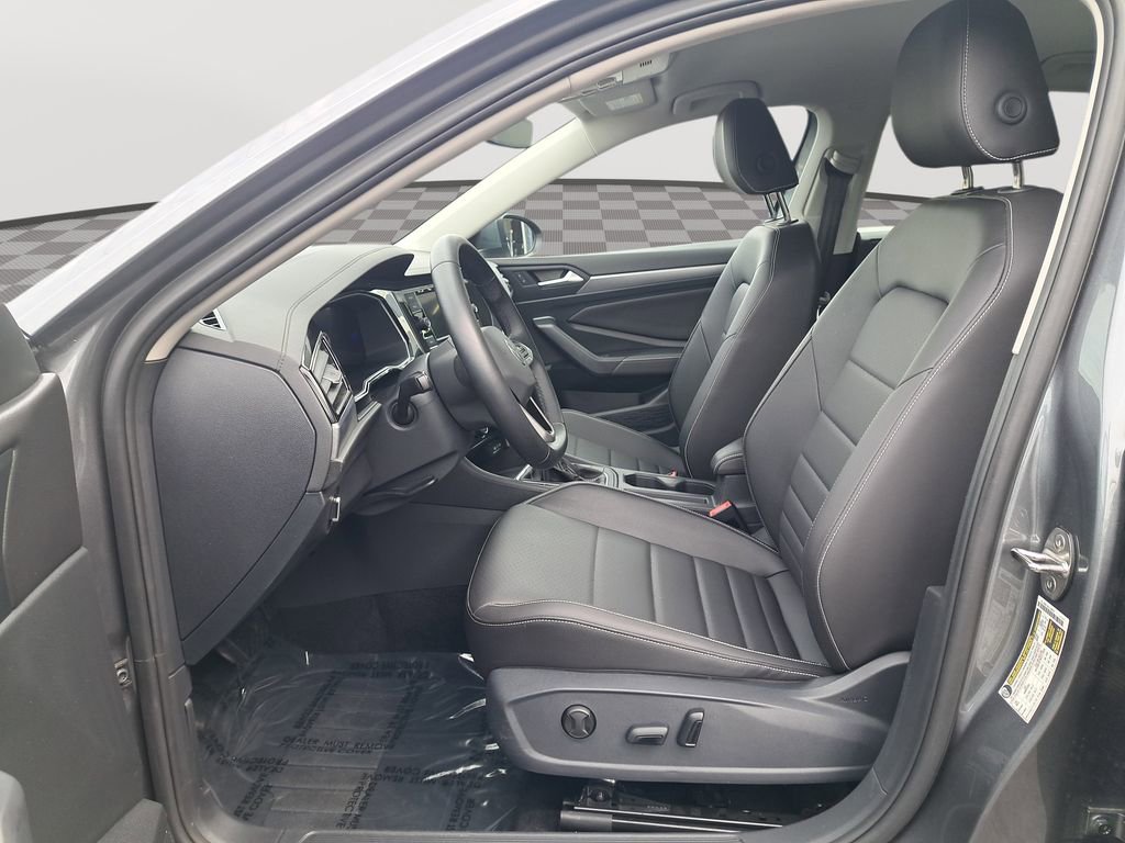 Used 2024 Volkswagen Jetta SE image 12