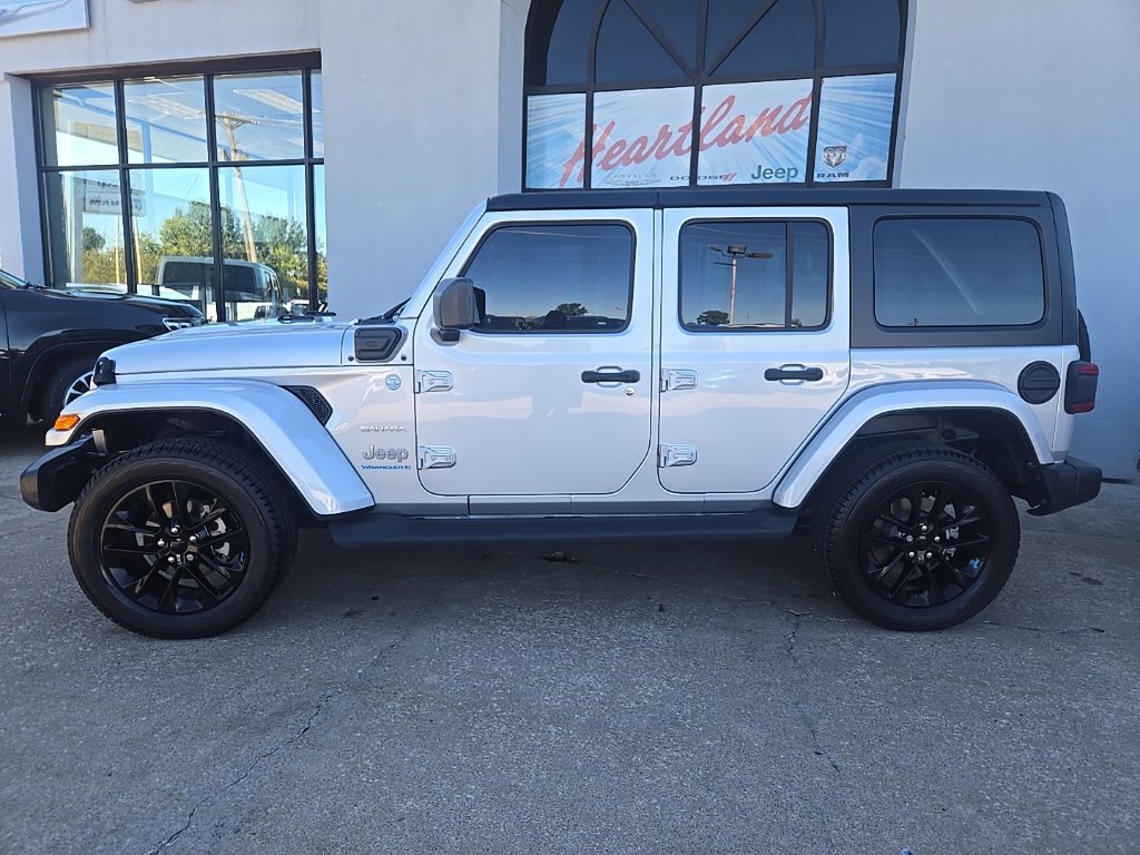 Used 2023 Jeep Wrangler Unlimited Sahara w/ Cold Weather Group AWD/4WD image 4