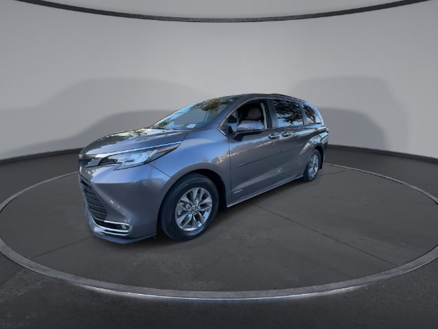 Used 2021 Toyota Sienna XLE FWD image 4