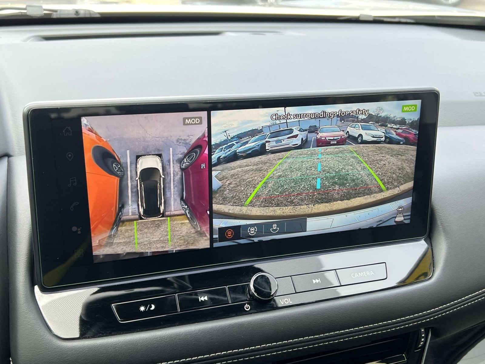 Used 2025 Nissan Rogue SL w/ SL Premium Package image 16