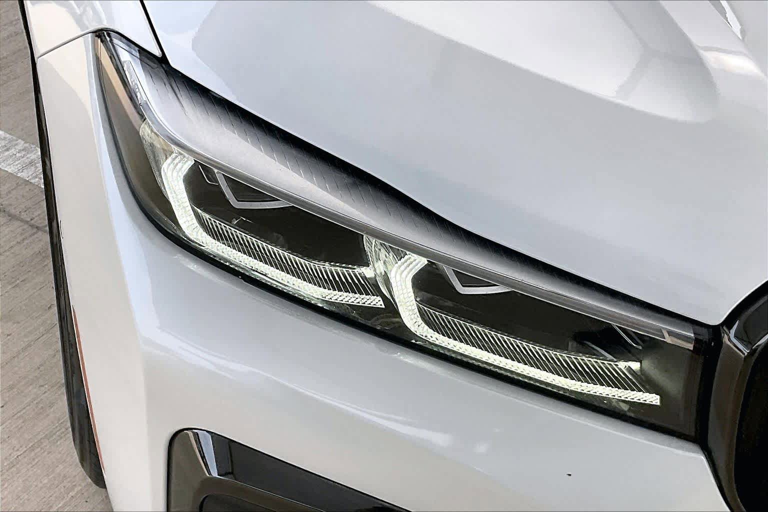 Used 2022 BMW 740i w/ M Sport Package image 27