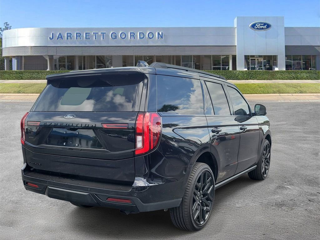 Used 2026 Ford Expedition Platinum w/ Stealth Performance Package image 4