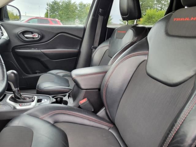 Used 2017 Jeep Cherokee Trailhawk w/ Comfort & Convenience Group AWD/4WD image 21