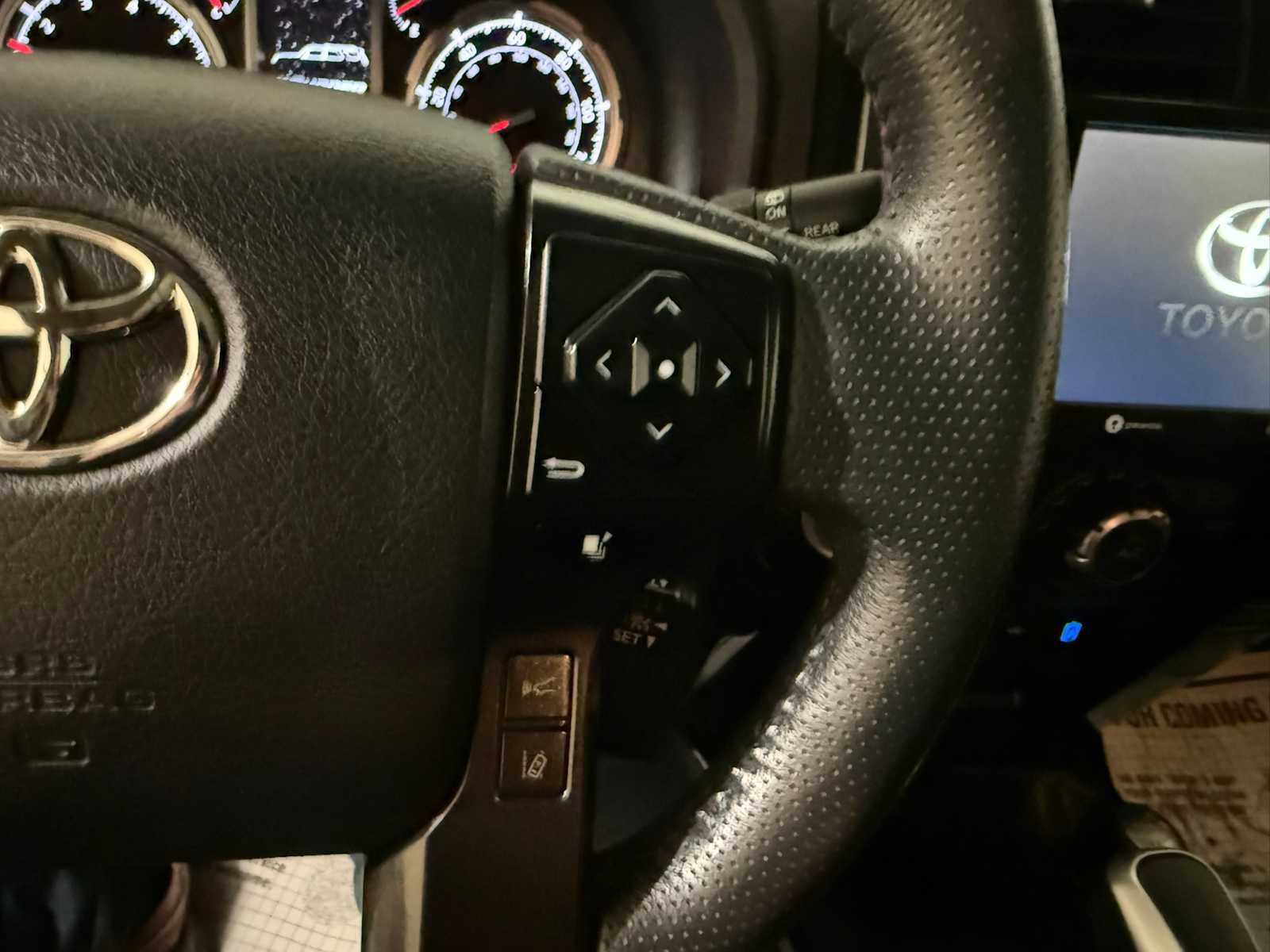 Certified 2022 Toyota 4Runner TRD Off-Road Premium w/ 4Runner Bronze Package (TMS) AWD/4WD image 31