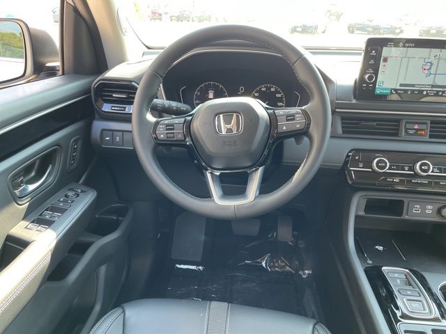 New 2025 Honda Pilot Touring image 13
