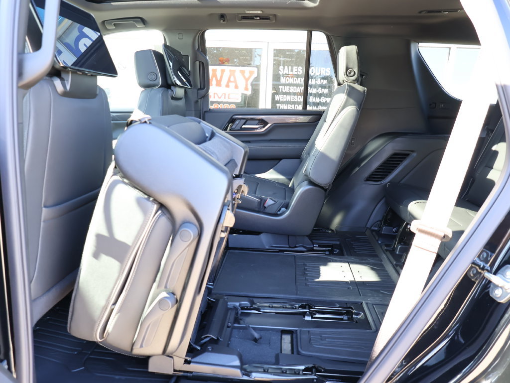 New 2026 GMC Yukon Elevation w/ Elevation Premium Package AWD/4WD image 30