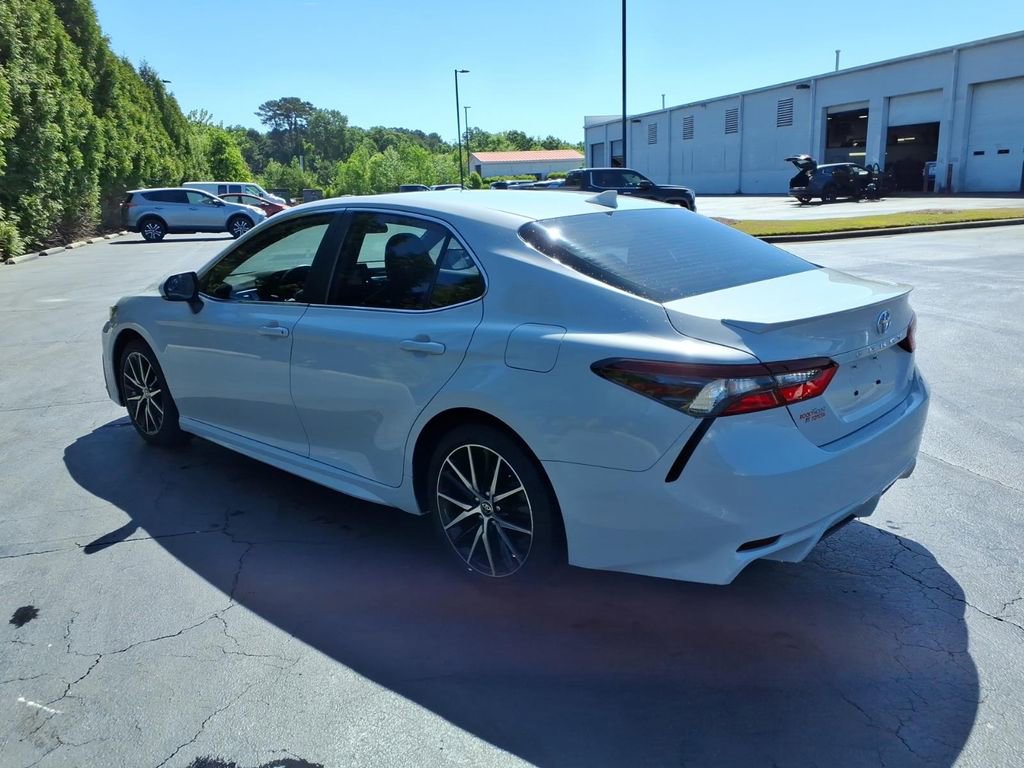 Used 2023 Toyota Camry SE image 5