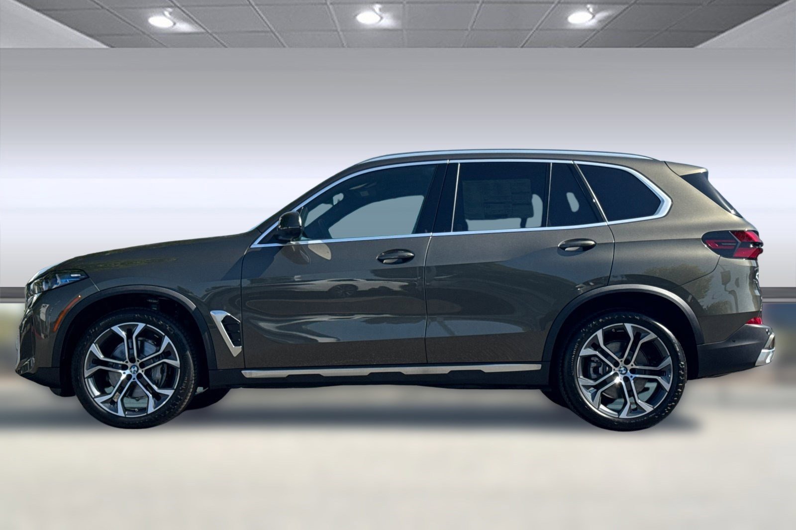 New 2026 BMW X5 xDrive40i w/ Premium Package image 2