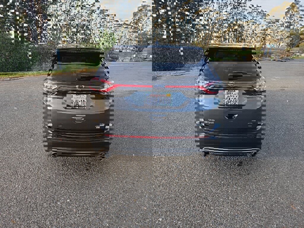 Used 2017 Ford Edge SEL w/ Equipment Group 201A image 4