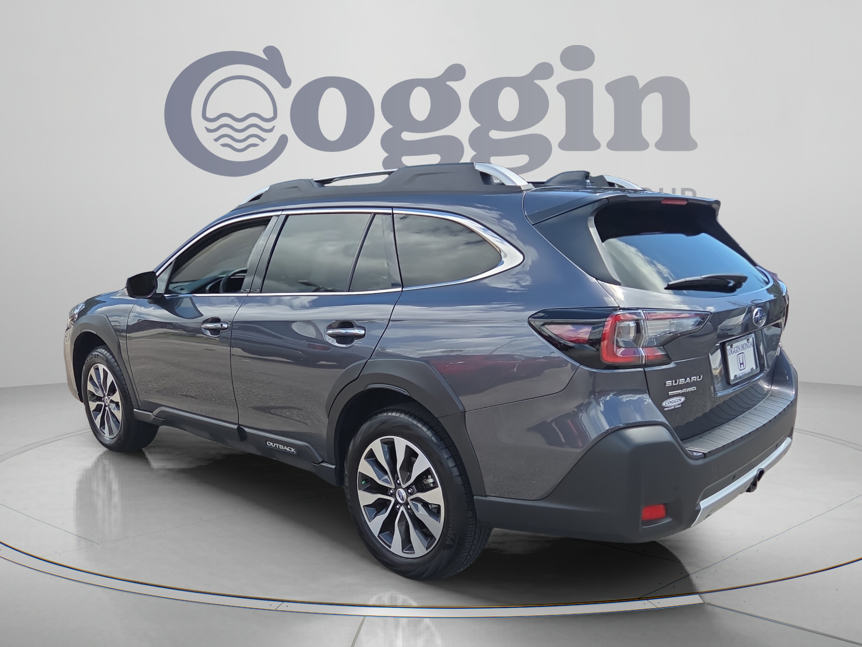 Used 2025 Subaru Outback Touring AWD/4WD image 3