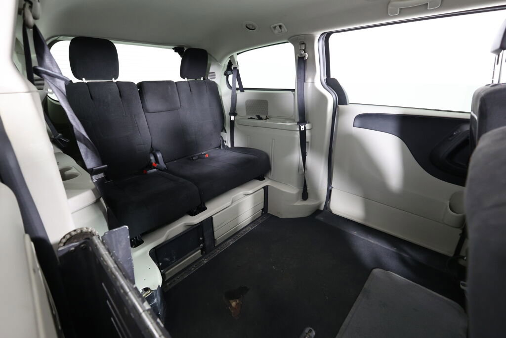 Used 2012 Dodge Grand Caravan SXT image 20