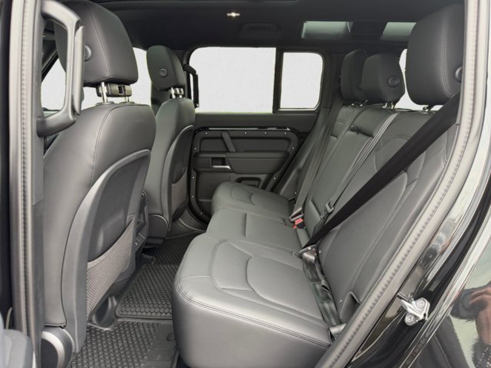 New 2026 Land Rover Defender 110 X-Dynamic SE AWD/4WD image 18