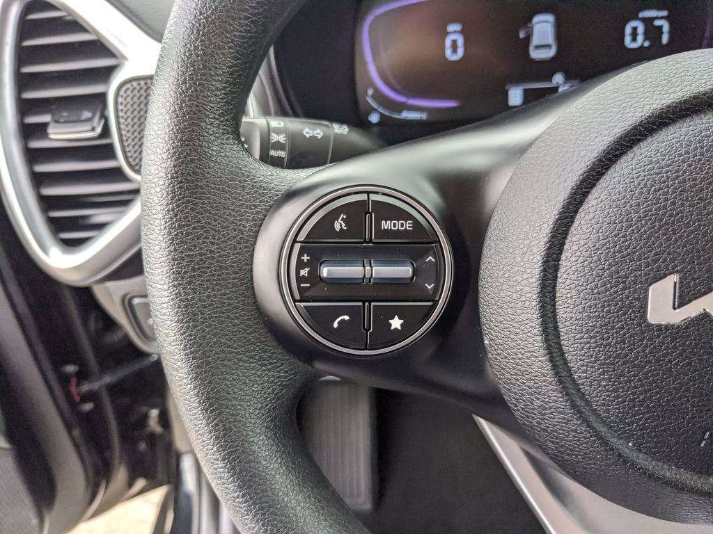 Certified 2025 Kia Soul LX image 29