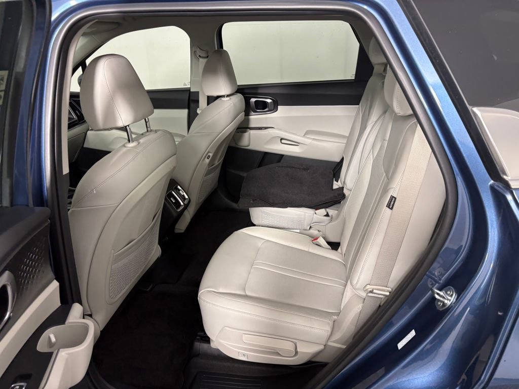 Used 2025 Kia Sorento EX image 30