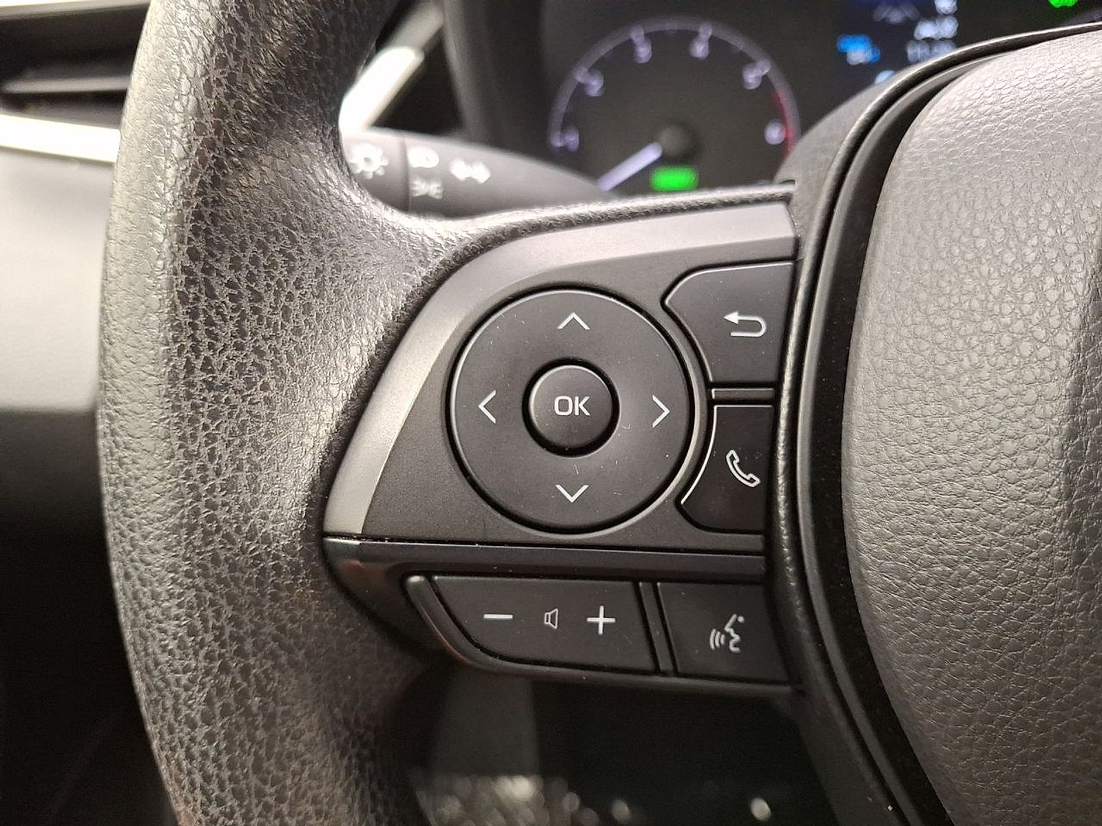 Certified 2025 Toyota Corolla LE FWD image 21