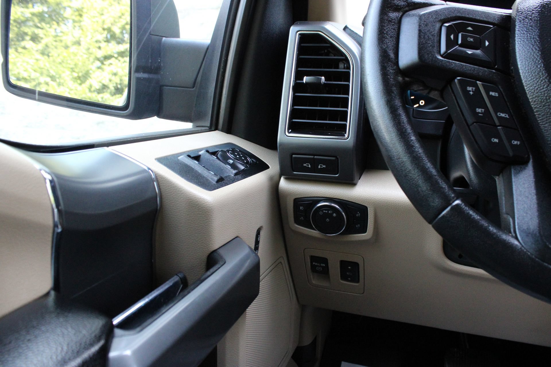 Used 2019 Ford F150 XLT w/ Equipment Group 302A Luxury AWD/4WD image 24