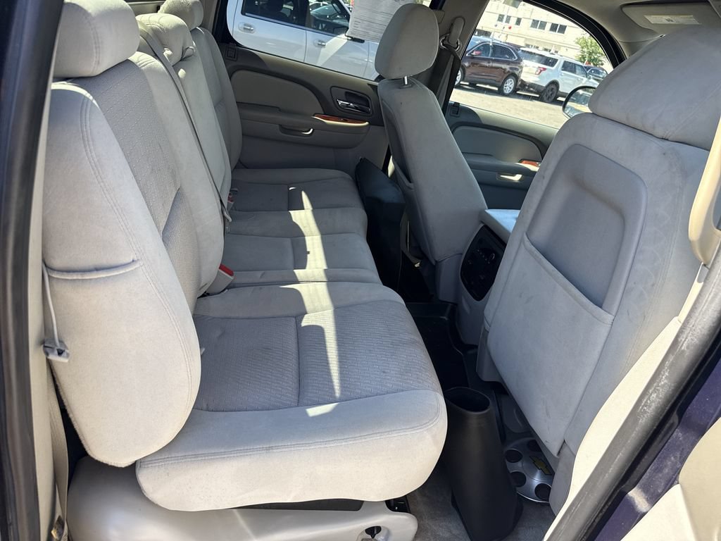 Used 2009 Chevrolet Avalanche LT w/ Convenience Package #1 AWD/4WD image 13