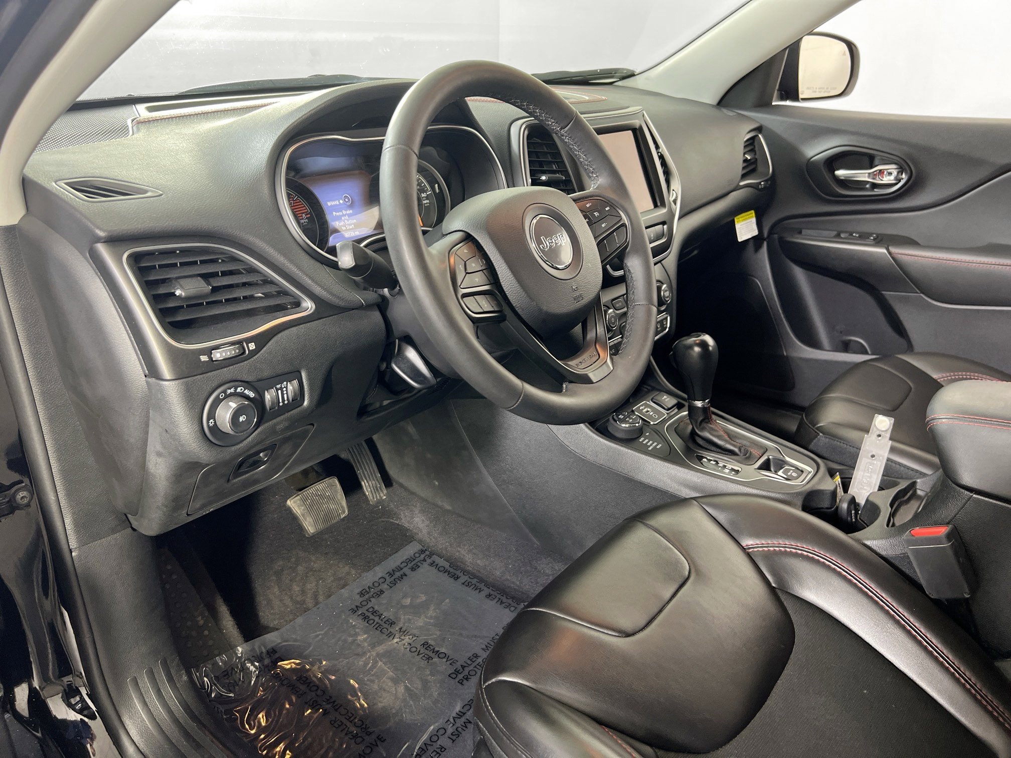 Used 2022 Jeep Cherokee Trailhawk image 9