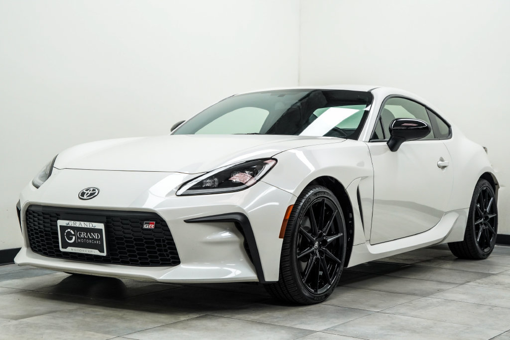 Used 2024 Toyota GR86 Premium RWD image 8
