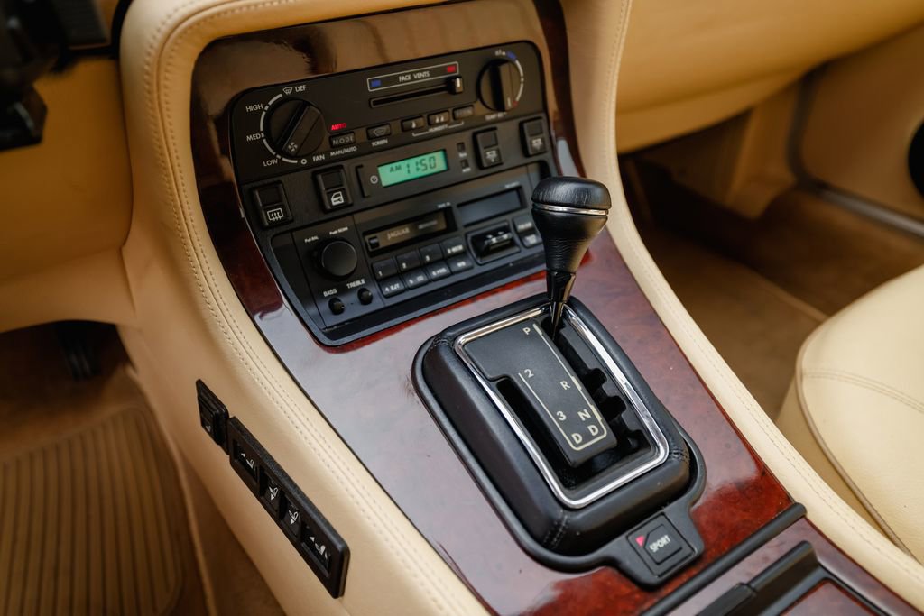 Used 1992 Jaguar XJ Vanden Plas image 5