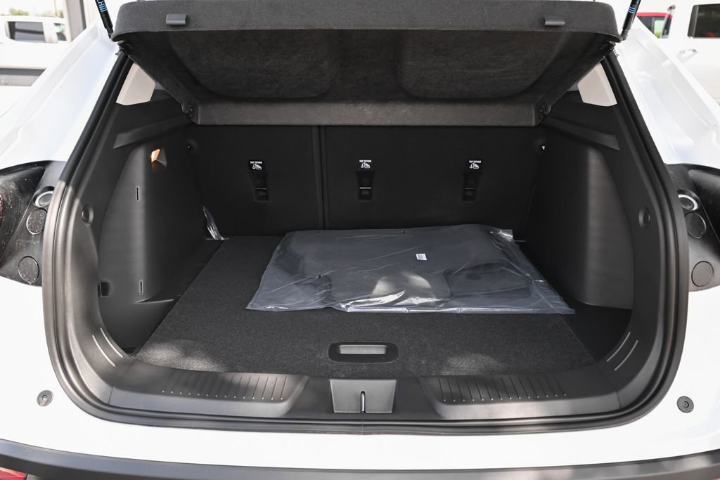 New 2026 Chevrolet Trax LT w/ LPO, Blackout Package FWD image 31