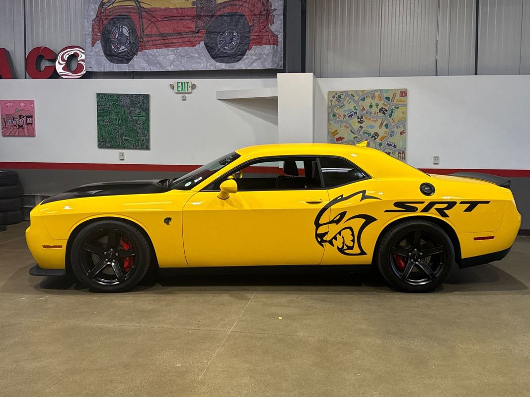 Used 2017 Dodge Challenger SRT Hellcat RWD image 4