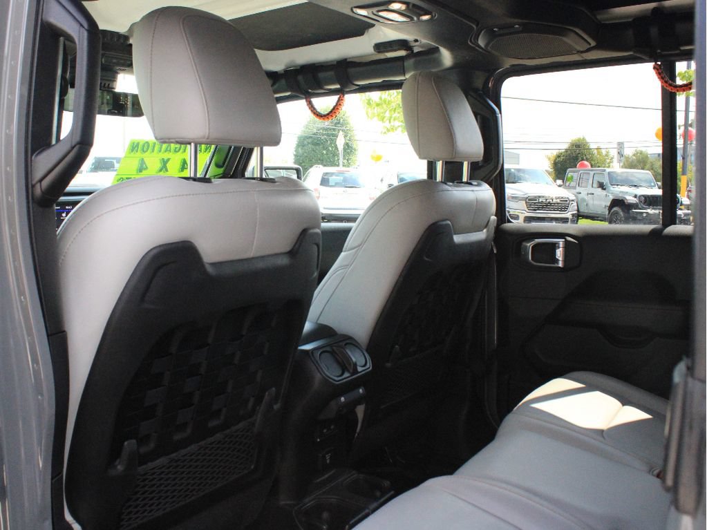 Certified 2021 Jeep Gladiator Mojave AWD/4WD image 32