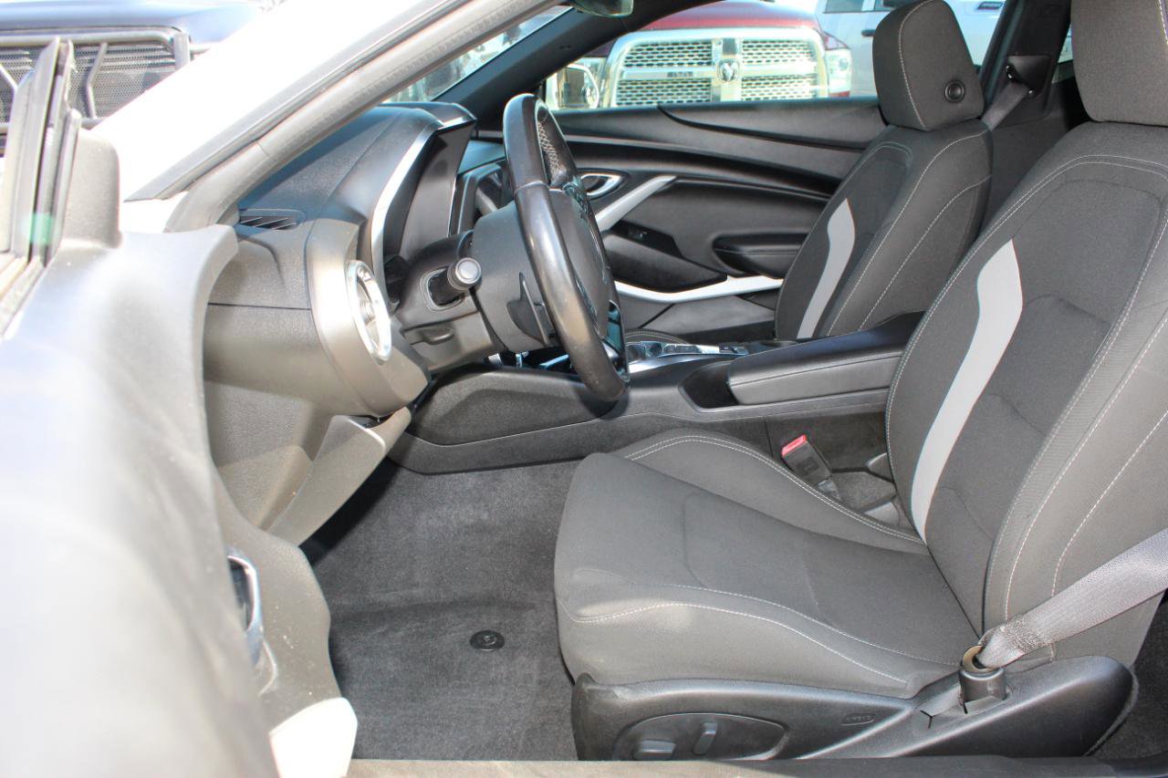 Used 2019 Chevrolet Camaro LT w/ Technology Package image 11