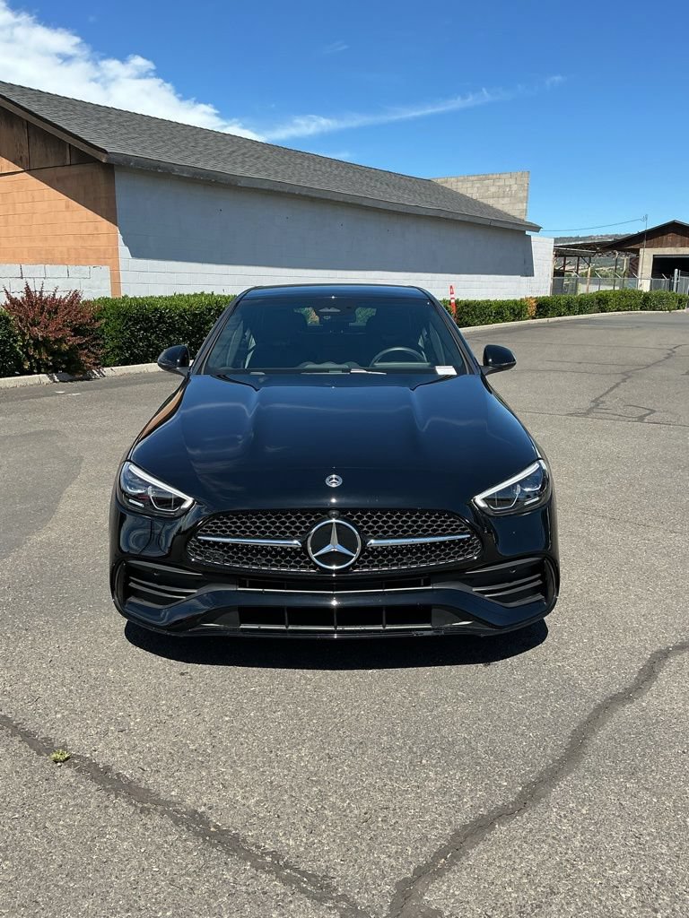 Used 2025 Mercedes-Benz C 300 4MATIC Sedan image 4