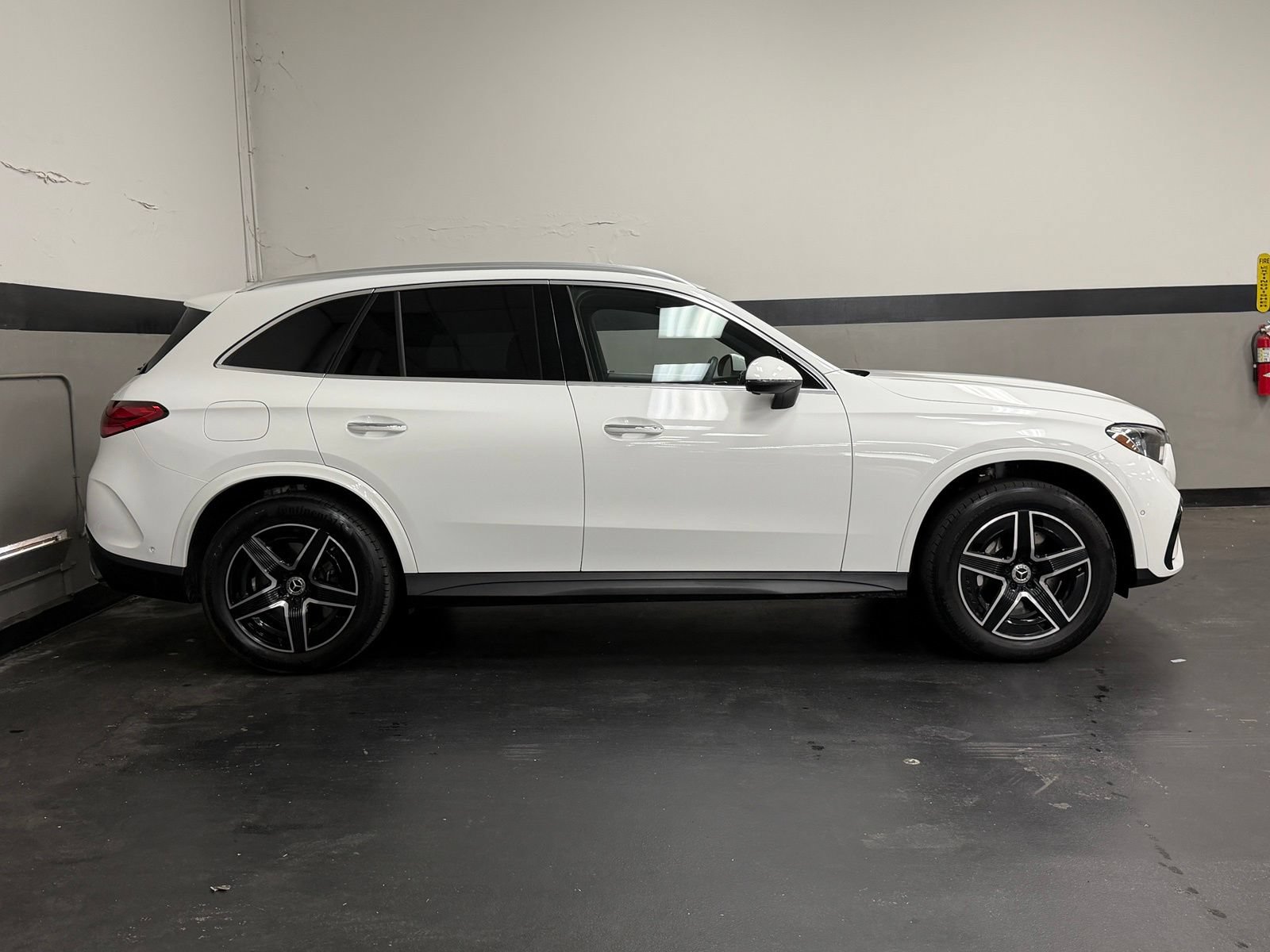 Used 2025 Mercedes-Benz GLC 350e 4MATIC image 5