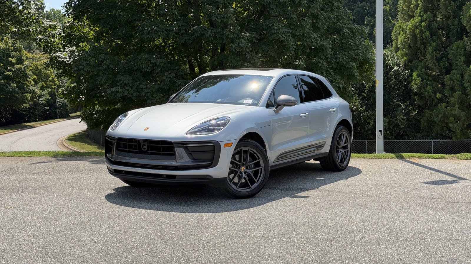 Certified 2026 Porsche Macan Turbo AWD/4WD image 1