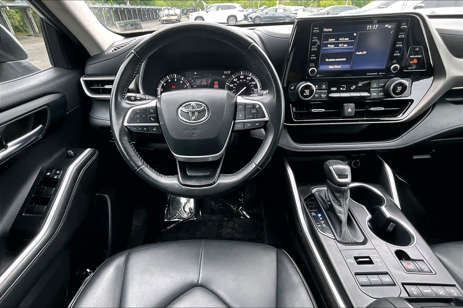 Used 2022 Toyota Highlander XLE AWD/4WD image 5
